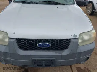 2005 Ford Escape XLT with VIN 1FMYU03175KA91500, listed as a IAAI auction lot 41958585 with 169,824 mi miles. Bid and sale history available at carsss.com. Image 12.