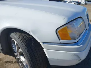 1997 Mercedes-Benz C 230/260/280/320 z VIN WDBHA28E5VF607705, wystawiony jako IAAI lot #41208049 z przebiegiem Nie podano mil oraz . Historia ofert i sprzedaży dostępna na DreamBid. Obrazek 6.