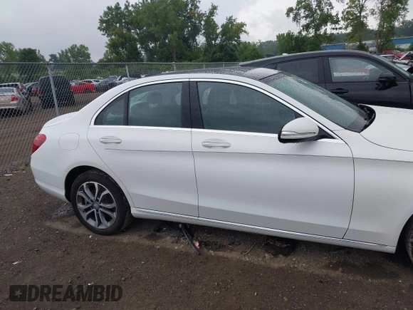 2015 Mercedes-Benz C 300 Luxury z VIN 55SWF4KB4FU064209, wystawiony jako IAAI lot #42676960 z przebiegiem 47 303 mil mil oraz . Historia ofert i sprzedaży dostępna na DreamBid. Obrazek 13.