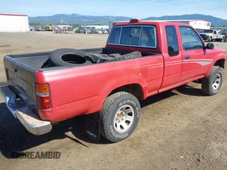 1994 Toyota Pickup SR5 z VIN JT4VN13GXR5137839, wystawiony jako IAAI lot #42374483 z przebiegiem 202 521 mil mil oraz . Historia ofert i sprzedaży dostępna na DreamBid. Obrazek 4.