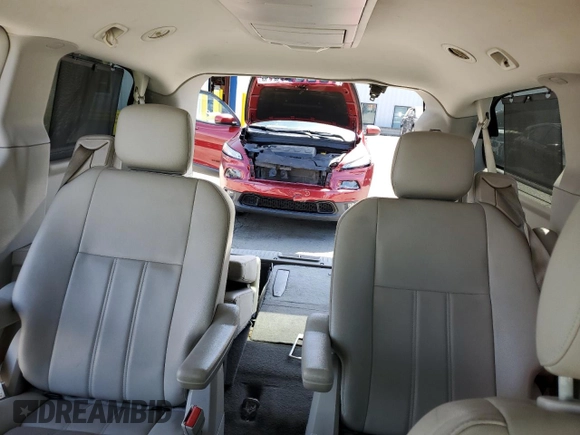 2010 Chrysler Town & Country Touring z VIN 2A4RR5D13AR257765, wystawiony jako Copart lot #61048635 z przebiegiem 165 220 mil mil oraz Czysty tytuł • Clean title. Historia ofert i sprzedaży dostępna na DreamBid. Obrazek 10.
