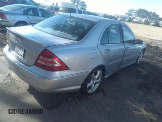 2005 Mercedes-Benz C 320 с VIN WDBRF64J85F666828, выставлен на аукционе IAAI как лот 41214432 с пробегом 269 425 миль миль и . История ставок и продаж доступна на DreamBid. Изображение 4.
