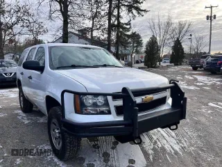 2013 Chevrolet Tahoe Commercial z VIN 1GNSK2E08DR127191, wystawiony jako Copart lot #88123635 z przebiegiem 119 539 mil mil oraz Tytuł czysty. Historia ofert i sprzedaży dostępna na DreamBid. Obrazek 1.