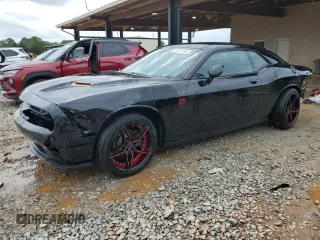 2017 Dodge Challenger SXT z VIN 2C3CDZAG5HH636085, wystawiony jako Copart lot #54015185 z przebiegiem 84 257 mil mil oraz Szkody całkowita. Historia ofert i sprzedaży dostępna na DreamBid. Obrazek 1.