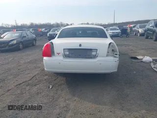 2003 Lincoln Town Car Signature z VIN 1LNHM82W33Y615344, wystawiony jako IAAI lot #41761302 z przebiegiem Nie podano mil oraz . Historia ofert i sprzedaży dostępna na DreamBid. Obrazek 17.