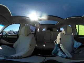 2025 Genesis GV80 z VIN KMUHCESB8SU230772, wystawiony jako IAAI lot #41739606 z przebiegiem 7 515 mil mil oraz . Historia ofert i sprzedaży dostępna na DreamBid. Obrazek 18.