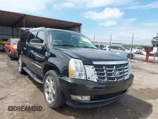2007 Cadillac Escalade ESV z VIN 1GYFK66887R367331, wystawiony jako IAAI lot #42108950 z przebiegiem 257 798 mil mil oraz . Historia ofert i sprzedaży dostępna na DreamBid. Obrazek 1.