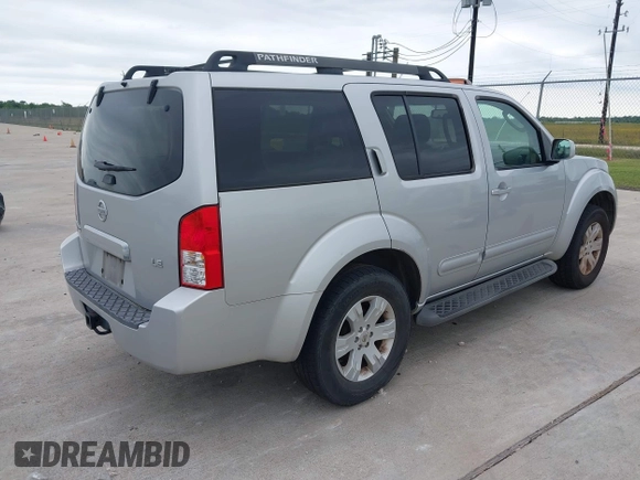 2006 Nissan Pathfinder SE z VIN 5N1AR18UX6C615746, wystawiony jako IAAI lot #42200595 z przebiegiem 186 998 mil mil oraz . Historia ofert i sprzedaży dostępna na DreamBid. Obrazek 4.