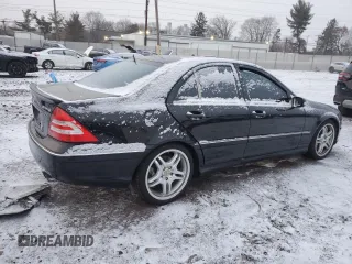 2005 Mercedes-Benz C 55 AMG z VIN WDBRF76J35F584816, wystawiony jako Copart lot #45890395 z przebiegiem 154 772 mil mil oraz Szkoda całkowita • Salvage title. Historia ofert i sprzedaży dostępna na DreamBid. Obrazek 3.