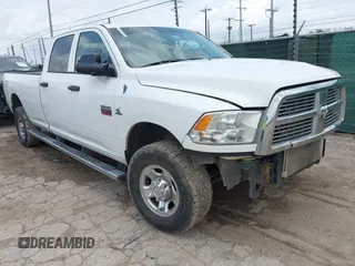 2012 Ram 2500 ST z VIN 3C6UD5HL6CG335854, wystawiony jako IAAI lot #42102244 z przebiegiem 187 838 mil mil oraz . Historia ofert i sprzedaży dostępna na DreamBid. Obrazek 1.