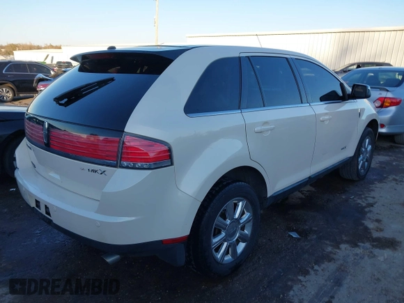 2008 Lincoln MKX with VIN 2LMDU68C48BJ31644, listed as a IAAI auction lot 40903355 with 199,176 mi miles. Bid and sale history available at carsss.com. Image 4.