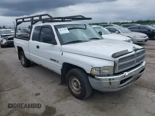 2001 Dodge 1500 z VIN 1B7HC13Z11J271834, wystawiony jako IAAI lot #42337108 z przebiegiem 186 578 mil mil oraz . Historia ofert i sprzedaży dostępna na DreamBid. Obrazek 1.