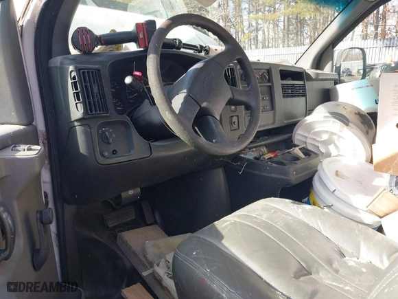 2003 CHEVROLET EXPRESS with VIN 1GCFH25T031128321, listed as a IAAI auction lot 41505554 with 120,000 mi miles. Bid and sale history available at carsss.com. Image 5.