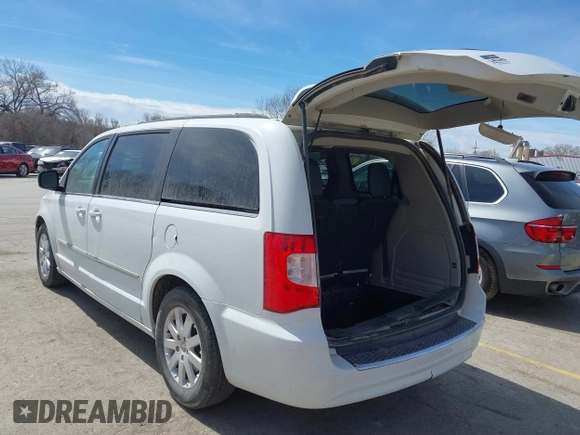 2016 Chrysler Town & Country Touring with VIN 2C4RC1BGXGR269055, listed as a IAAI auction lot 41861795 with 207,118 mi miles. Bid and sale history available at carsss.com. Image 3.