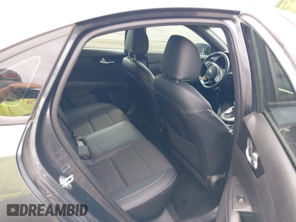 2021 Kia Forte GT-Line z VIN 3KPF34AD9ME293470, wystawiony jako IAAI lot #42335104 z przebiegiem 75 132 mil mil oraz . Historia ofert i sprzedaży dostępna na DreamBid. Obrazek 8.