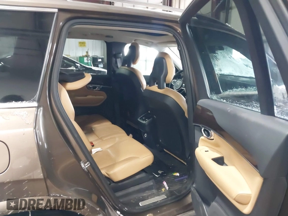 2016 Volvo XC90 T6 Momentum with VIN YV4A22PK6G1022376, listed as a IAAI auction lot 41595150 with 128,877 mi miles. Bid and sale history available at carsss.com. Image 8.