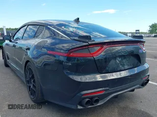2018 Kia Stinger Premium z VIN KNAE25LAXJ6014856, wystawiony jako IAAI lot #42242842 z przebiegiem 86 091 mil mil oraz . Historia ofert i sprzedaży dostępna na DreamBid. Obrazek 3.