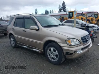 2002 Mercedes-Benz M 320/430/500 z VIN 4JGAB54E92A334912, wystawiony jako IAAI lot #41825224 z przebiegiem 172 579 mil mil oraz . Historia ofert i sprzedaży dostępna na DreamBid. Obrazek 1.