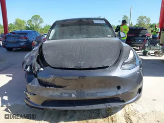 2025 Tesla Model Y Long Range with VIN 7SAYGDEE3SA367750, listed as a IAAI auction lot 41933682 with 1,127 mi miles. Bid and sale history available at carsss.com. Image 6.