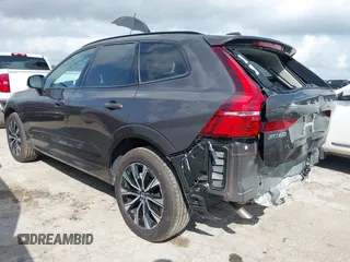 2025 Volvo XC60 Plus с VIN YV4M12RCXS1175731, выставлен на аукционе IAAI как лот 42421989 с пробегом 4 088 миль миль и . История ставок и продаж доступна на DreamBid. Изображение 3.