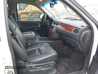 2014 Chevrolet Suburban LT with VIN 1GNSCJE04ER107836, listed as a IAAI auction lot 41698679 with 106,139 mi miles. Bid and sale history available at carsss.com. Image 5.