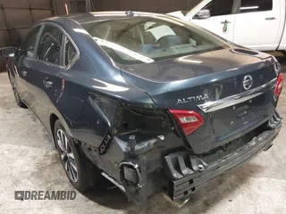 2018 Nissan Altima SR with VIN 1N4AL3AP9JC121415, listed as a IAAI auction lot 41528034 with 136,793 mi miles and . Bid and sale history available at carsss.com. Image 3.