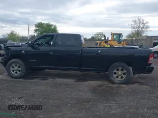 2019 Ram 2500 Big Horn with VIN 3C6UR5JL0KG700152, listed as a IAAI auction lot 42180625 with 94,282 mi miles. Bid and sale history available at carsss.com. Image 14.