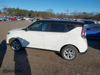 2024 Kia Soul LX with VIN KNDJ23AU4R7229481, listed as a IAAI auction lot 41270129 with 6,141 mi miles. Bid and sale history available at carsss.com. Image 14.