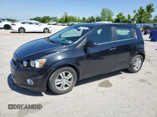 2012 Chevrolet Sonic LT z VIN 1G1JC6SH4C4109682, wystawiony jako Copart lot #56418885 z przebiegiem 70 590 mil mil oraz Czysty tytuł • Clean title. Historia ofert i sprzedaży dostępna na DreamBid. Obrazek 1.