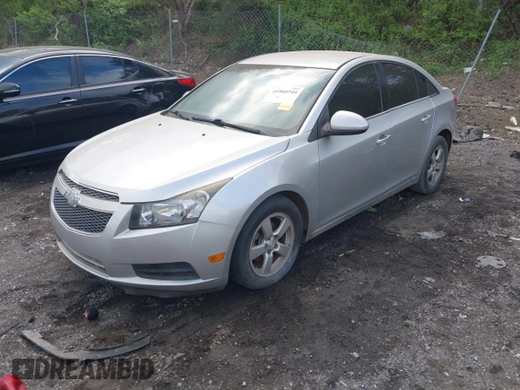 2014 Chevrolet Cruze 1LT with VIN 1G1PC5SB5E7403383, listed as a IAAI auction lot 41960344 with 141,586 mi miles and . Bid and sale history available at DreamBid. Image 2.