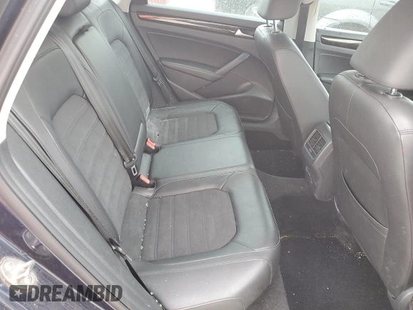 2015 Volkswagen Passat SEL Premium z VIN 1VWCV7A3XFC061831, wystawiony jako Copart lot #58438375 z przebiegiem 99 126 mil mil oraz Szkoda całkowita • Salvage title. Historia ofert i sprzedaży dostępna na DreamBid. Obrazek 10.