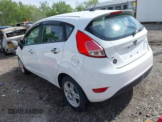 2018 Ford Fiesta SE z VIN 3FADP4EJXJM100407, wystawiony jako IAAI lot #42285374 z przebiegiem 90 261 mil mil oraz . Historia ofert i sprzedaży dostępna na DreamBid. Obrazek 3.