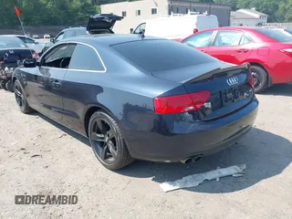 2013 Audi A5 Premium Plus z VIN WAULFAFR2DA035563, wystawiony jako IAAI lot #42385141 z przebiegiem 133 795 mil mil oraz . Historia ofert i sprzedaży dostępna na DreamBid. Obrazek 3.