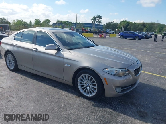 2011 BMW 5 Series 535i z VIN WBAFR7C50BC803633, wystawiony jako IAAI lot #42281444 z przebiegiem 240 903 mil mil oraz . Historia ofert i sprzedaży dostępna na DreamBid. Obrazek 1.