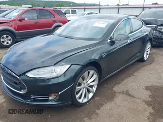 2013 Tesla Model S с VIN 5YJSA1DG9DFP06457, выставлен на аукционе IAAI как лот 42432903 с пробегом 108 007 миль миль и . История ставок и продаж доступна на DreamBid. Изображение 19.