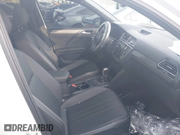 2024 Volkswagen Tiguan SE R-Line Black with VIN 3VVCB7AX1RM064314, listed as a IAAI auction lot 41465386 with 7,626 mi miles and . Bid and sale history available at DreamBid. Image 5.