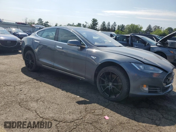 2013 Tesla Model S Performance с VIN 5YJSA1CP5DFP05260, выставлен на аукционе Copart как лот 62391945 с пробегом Не указан миль и Чистый • Clean title. История ставок и продаж доступна на DreamBid. Изображение 4.