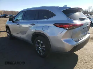 2022 Toyota Highlander XLE with VIN 5TDGZRBH6NS222767, listed as a Copart auction lot 81367674 with 27,948 mi miles and Salvage title. Bid and sale history available at DreamBid. Image 2.