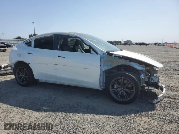 2024 Tesla Model Y Long Range with VIN 7SAYGAEE2RF103110, listed as a Copart auction lot 59422975 with 13,572 mi miles and Salvage title. Bid and sale history available at DreamBid. Image 4.