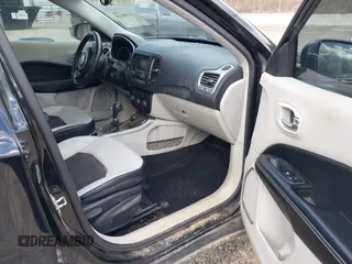 2017 Jeep Compass Latitude with VIN 3C4NJDBB6HT666092, listed as a IAAI auction lot 41199349 with 101,190 mi miles. Bid and sale history available at carsss.com. Image 5.