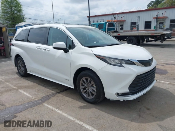 2021 Toyota Sienna XLE with VIN 5TDYRKEC6MS046412, listed as a IAAI auction lot 41934907 with 6,658 mi miles. Bid and sale history available at carsss.com. Image 1.