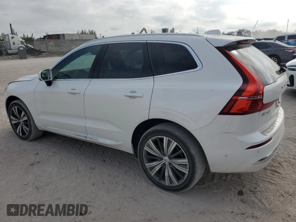 2023 Volvo XC60 Plus Bright Theme z VIN YV4L12RE2P1338733, wystawiony jako Copart lot #49918145 z przebiegiem 11 829 mil mil oraz Nie do naprawy • Non repairable. Historia ofert i sprzedaży dostępna na DreamBid. Obrazek 2.