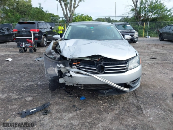 2012 Volkswagen Passat SE with VIN 1VWBP7A38CC074580, listed as a IAAI auction lot 40556967 with 158,525 mi miles. Bid and sale history available at carsss.com. Image 6.