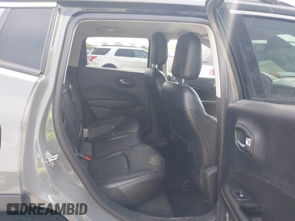 2019 Jeep Compass Limited z VIN 3C4NJDCB3KT734161, wystawiony jako IAAI lot #42114380 z przebiegiem 131 426 mil mil oraz . Historia ofert i sprzedaży dostępna na DreamBid. Obrazek 8.