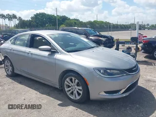 2015 Chrysler 200 Limited z VIN 1C3CCCAB6FN646455, wystawiony jako IAAI lot #42133547 z przebiegiem 82 314 mil mil oraz . Historia ofert i sprzedaży dostępna na DreamBid. Obrazek 1.