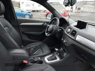 2015 Audi Q3 Premium Plus z VIN WA1EFCFS6FR012425, wystawiony jako IAAI lot #42042484 z przebiegiem 139 012 mil mil oraz . Historia ofert i sprzedaży dostępna na DreamBid. Obrazek 5.