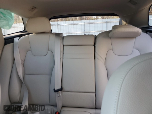 2021 Volvo XC60 Momentum z VIN YV4102DK0M1841812, wystawiony jako Copart lot #42365255 z przebiegiem 26 441 mil mil oraz Szkoda całkowita • Salvage title. Historia ofert i sprzedaży dostępna na DreamBid. Obrazek 10.