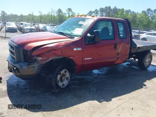 2005 Ford F-250 XL z VIN 1FTSX21P45EA18667, wystawiony jako IAAI lot #42117348 z przebiegiem 324 883 mil mil oraz . Historia ofert i sprzedaży dostępna na DreamBid. Obrazek 2.