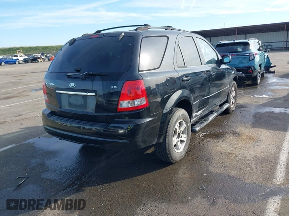 2005 Kia Sorento LX with VIN KNDJD733055359236, listed as a IAAI auction lot 41681533 with 204,755 mi miles. Bid and sale history available at carsss.com. Image 4.