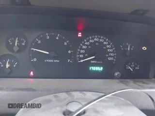 2004 Jeep Grand Cherokee Laredo z VIN 1J4GW48S64C132172, wystawiony jako IAAI lot #42163524 z przebiegiem 170 952 mil mil oraz . Historia ofert i sprzedaży dostępna na DreamBid. Obrazek 7.